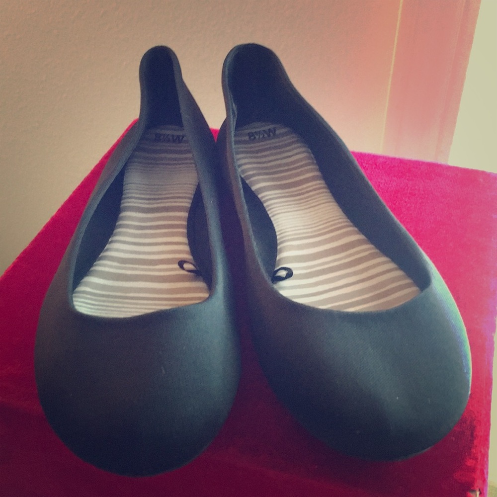 Time & Tru 8 1/2 Black Flats